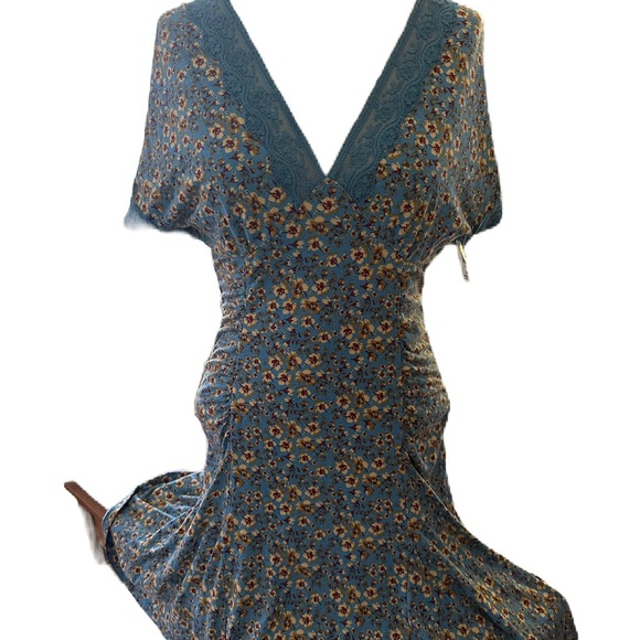 Free People Blue Floral Keyhole Back Dress With Lace. Size Medium - Picture 5 of 13